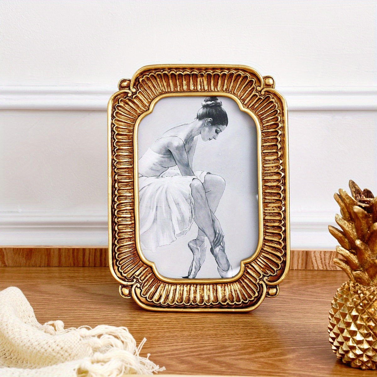 Stylist Pattern Photo Frame Vintage Golden-Tone Floral Pattern Photo Frame - CPL2 – SOOOQ