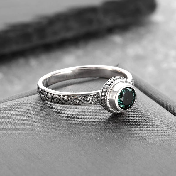 Exquisite Vintage Green Zircon Ring - O8LX