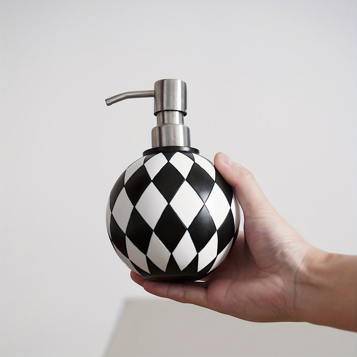 Chic Black  White Checkered Soap Dispenser  R2NJ