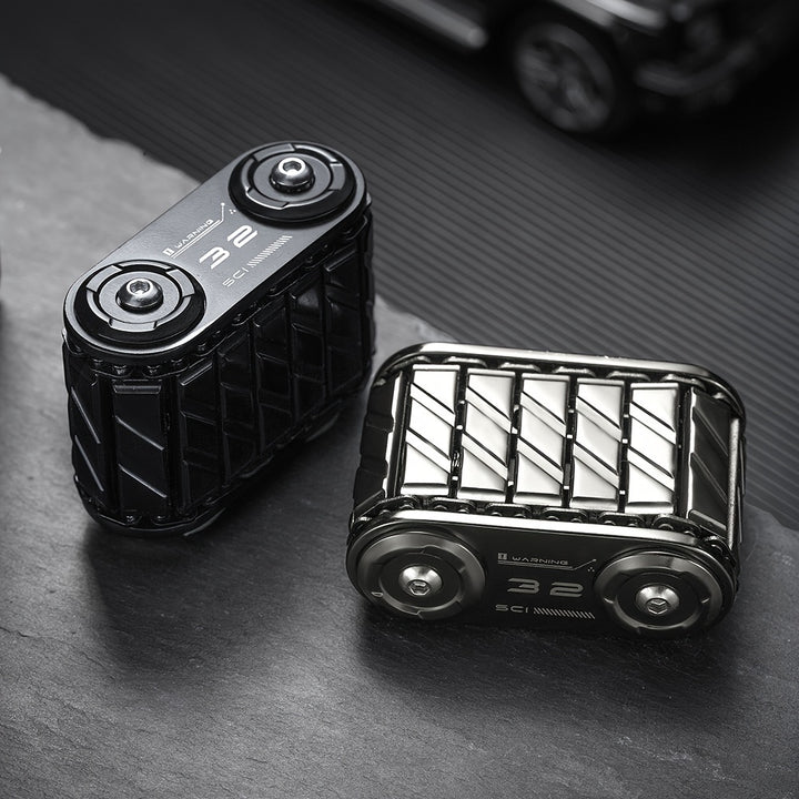 1pc Handheld Spinner Toy For Adults Tank Shape Design