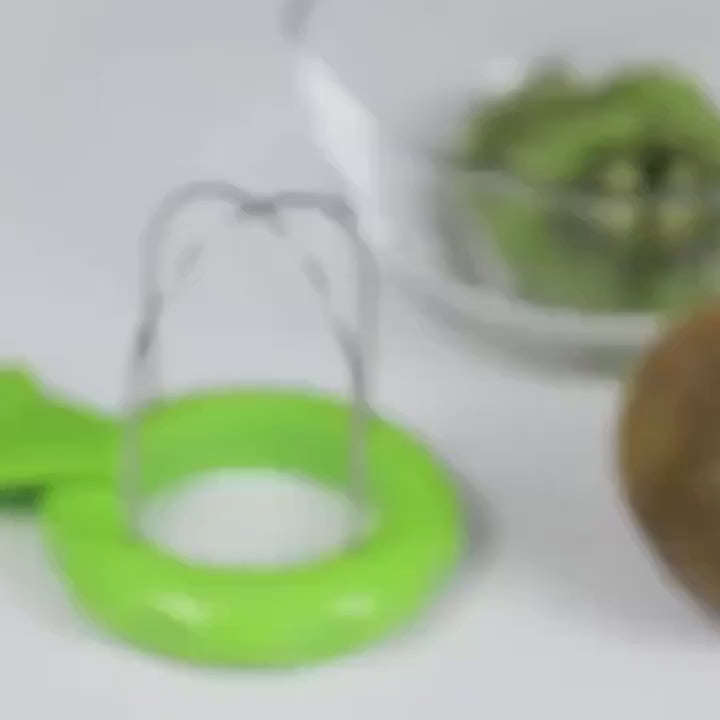 1pc Kiwi Fruit Slicer  Peeler  Easy Core Removal Durable ABS Kitchen Gadget for Outdoor Use