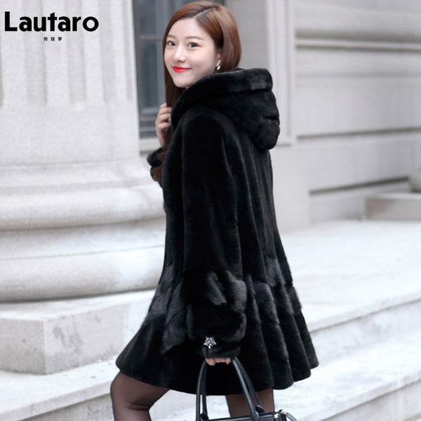 معطف شتوي طويل أسود من Lautaro مع تنورة دافئة من الفرو الصناعي للنساء